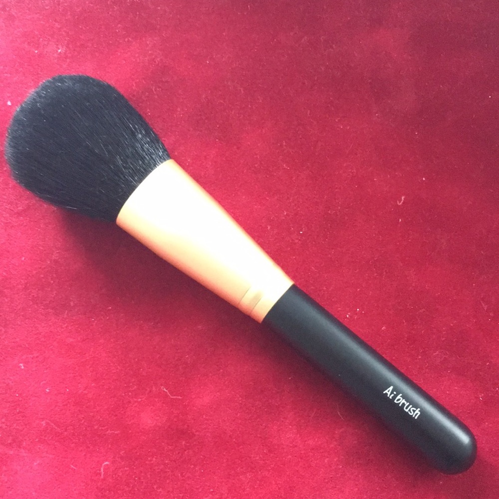 Kumano face brush natural hair Matt gold black